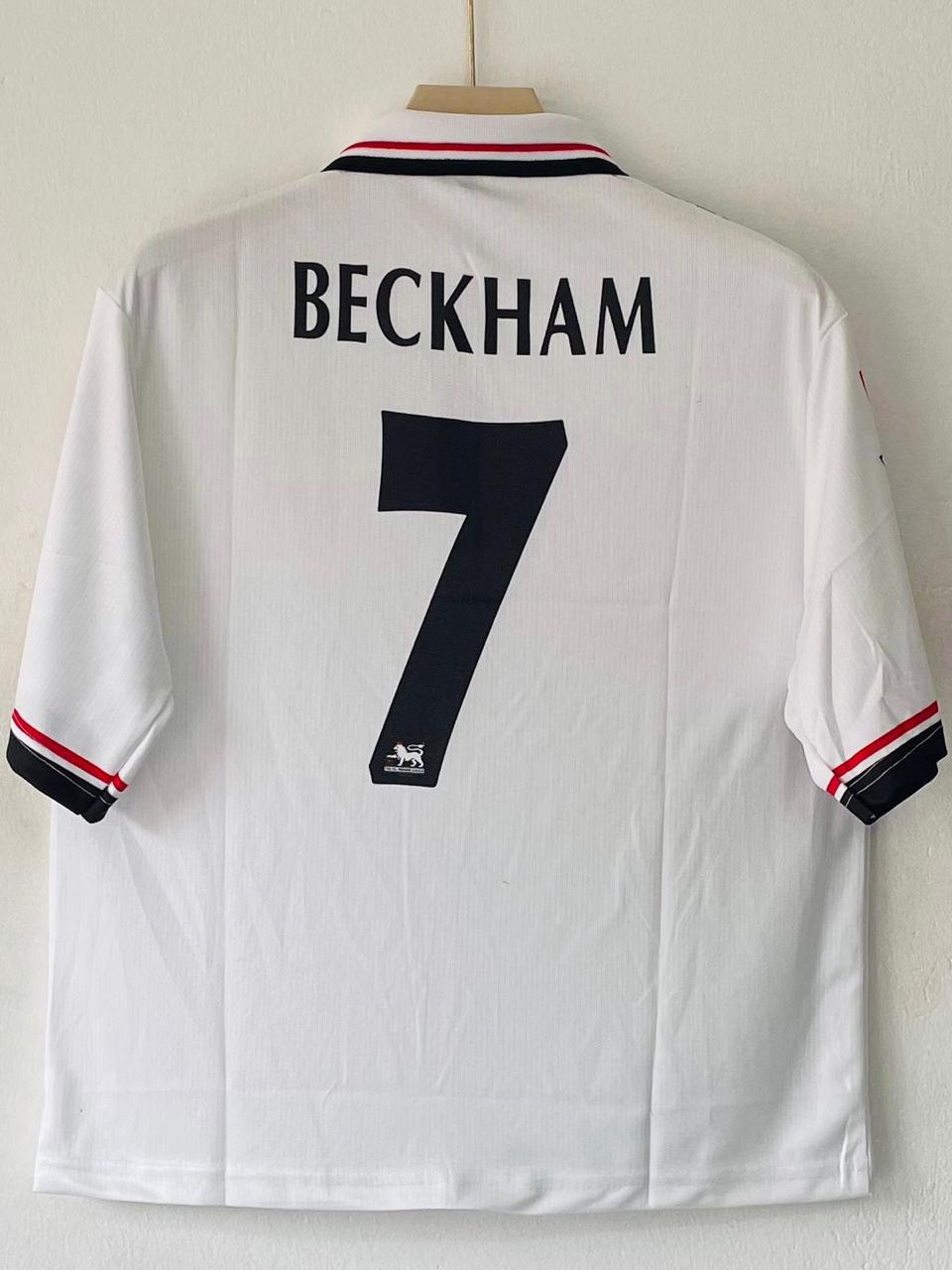 Manchester United Retro Jersey Half Sleeve Collar & Embroidery – Beckham No. 7 (White Edition)