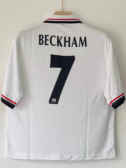 Manchester United Retro Jersey Half Sleeve Collar & Embroidery – Beckham No. 7 (White Edition)